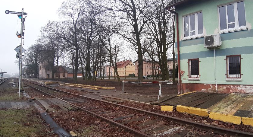 Kolej porządkuje teren, niebawem ma się tutaj pojawić nowe ogrodzenie