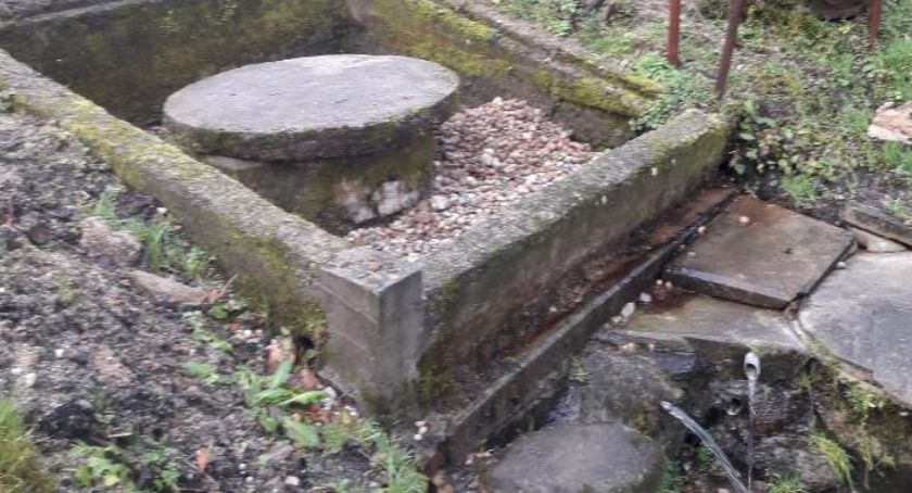 Ludzie czerpią stąd wodę od dziesięcioleci. Od pewnego czasu są przestrzegani przed jej spożywaniem