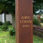 Dębowy krzyż powstał przy znacznym zaangażowaniu parafian