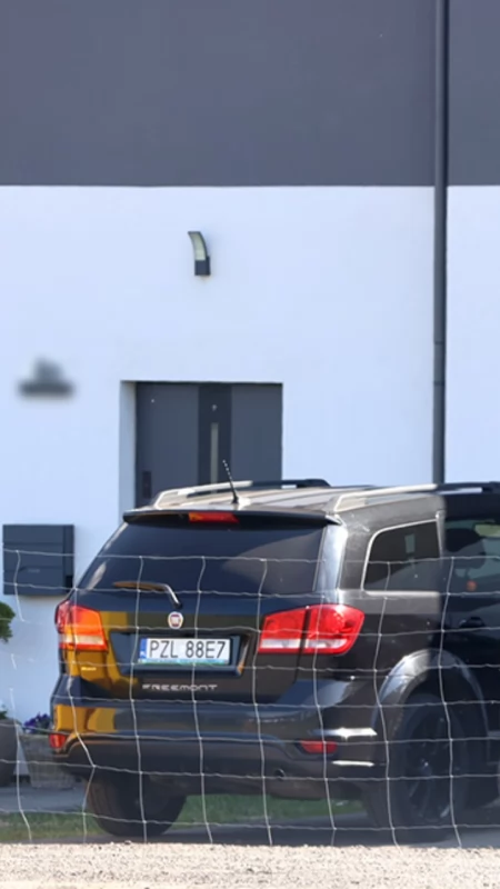 „Punkt pośredni”, czyli służbowe auto pod domem starosty