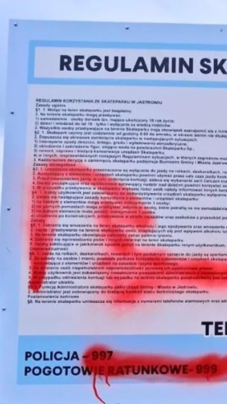 Wandalizm na skateparku w Jastrowiu. Nowa tablica z regulaminem została zniszczona dzień po montażu