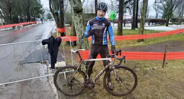 Z błota do medalu. Szymon Minda wraca po latach i dwa razy zdobywa podium
