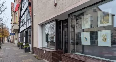 Nowa odsłona „Miejskiej galerii w okienku”. Wystawa Joanny Paczkowskiej
