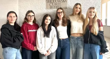 Licealistki biorą seniorów pod swoje skrzydła