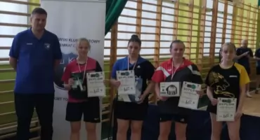 Oliwia Weihs i Adrian Mrotek na podium zawodów w Chojnicach