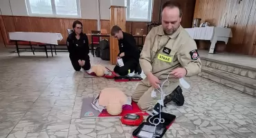Dlaczego młodzi uciekają, a seniorzy zostają?