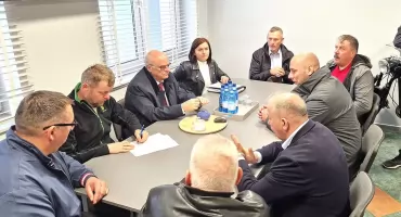 Bydlęcy gigant puka do Józefowa. Jest pierwsze porozumienie