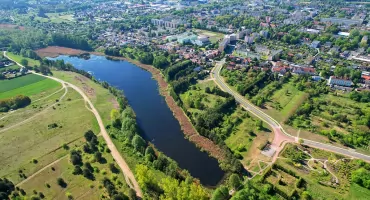 Bakterie zamiast wielkiego odkurzacza. Złotów bierze się za ratowanie jezior