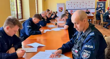 Policjanci rozwiązali test wiedzy zawodowej. Wiemy, kto był najlepszy! 