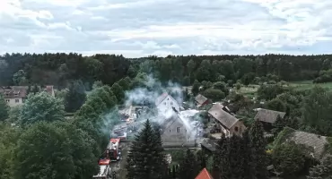 Pożar domu w Skórce. Jedna osoba trafiła do szpitala