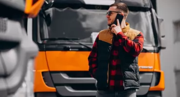 Awaria auta w trasie - jak szybko znaleźć pomoc drogową 24h?