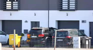„Punkt pośredni”, czyli służbowe auto pod domem starosty