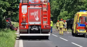[WIDEO] Tragiczny wypadek na DK11. Dwie osoby nie żyją.