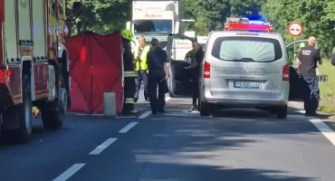 [WIDEO] Tragiczny wypadek na DK11. Dwie osoby nie żyją.