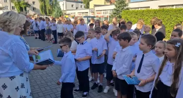Nagrody, gratulacje i wakacje rozpoczęte w Zespole Szkół Katolickich