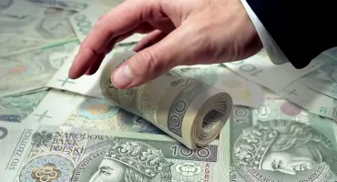 W szpitalu płacą najlepiej. Kto zarabia najwięcej,  a kto ma 11 milionów długu